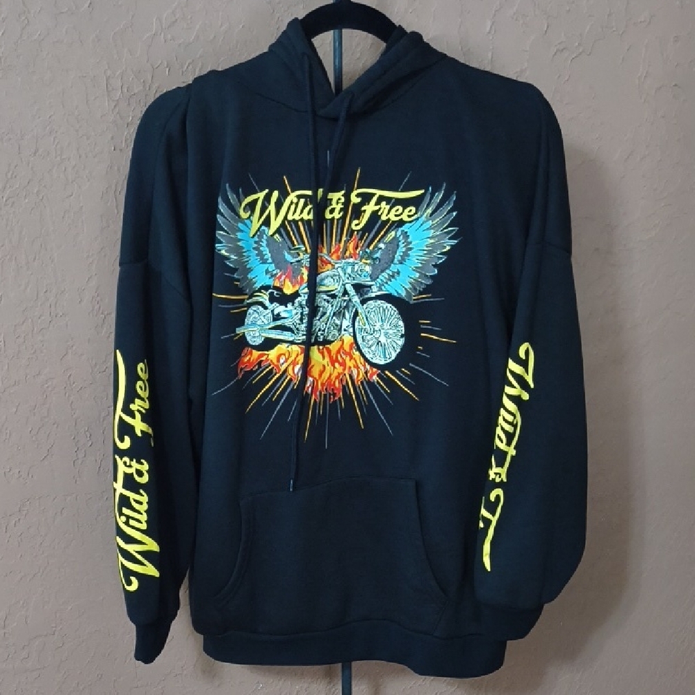 Rue21 Black Wild & Free Graphic Hoodie Size Medium